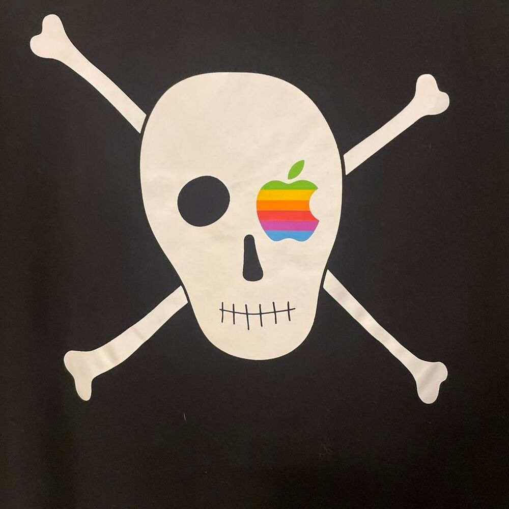 Apple Men's Black and White T-shirt